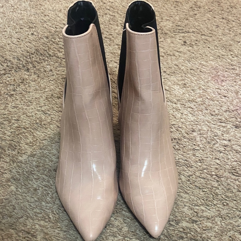Elegant Croc-Embossed Ankle Boots - Pink